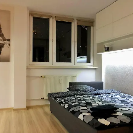 Black And White Stylish Studio• Diamond Βαρσοβία